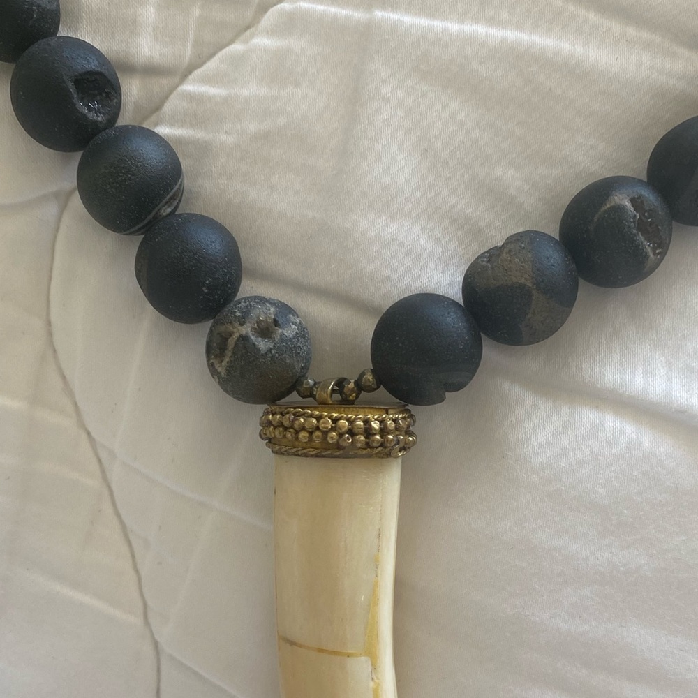 Maria Lightfoot Collection horn necklace - Picture 6 of 9